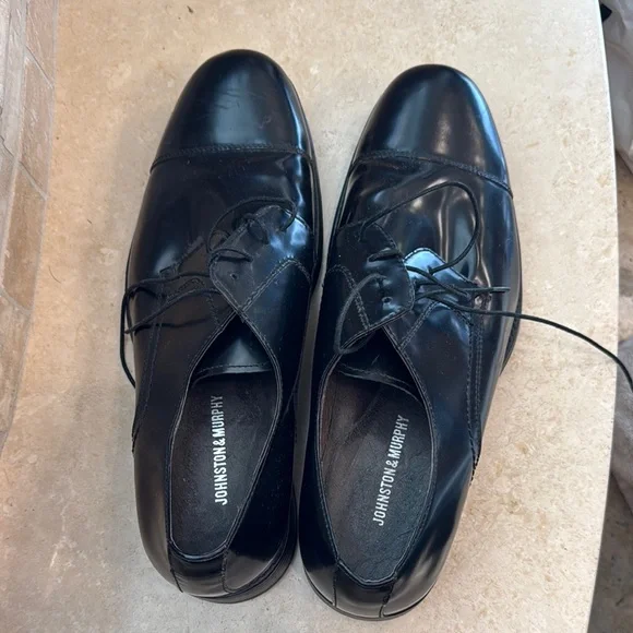 Johnston & Murphy Men's Black Dress Shoes - Picture 1 of 3